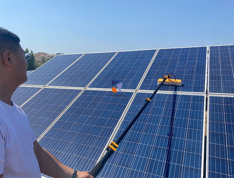 Telescopic Solar Panel Cleaning Kit for Efficient Glass Washing