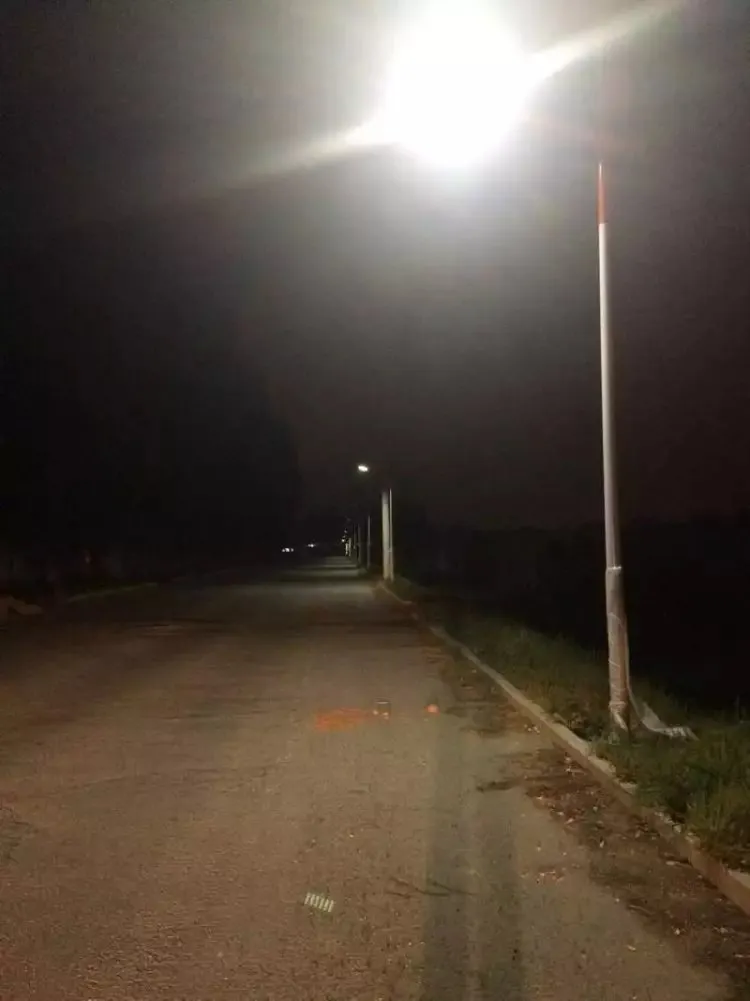 Solar street light with lithium battery installation