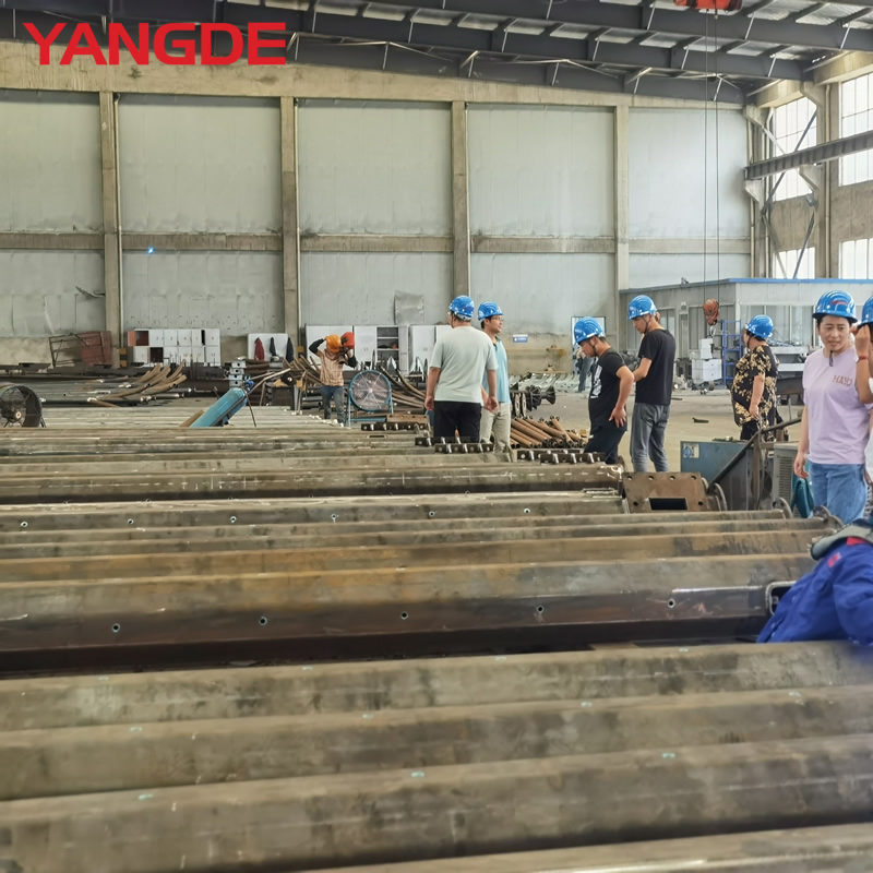 40m 12-Head 1000W LED High Mast Light with Platform &amp; Ladder for Stadium