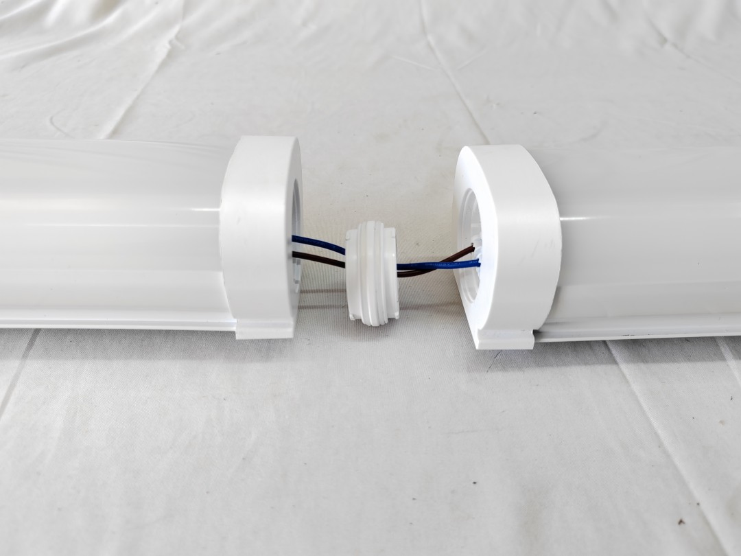 Energy-Saving Series-Connectable High-Efficacy LED Tri-Proof Light