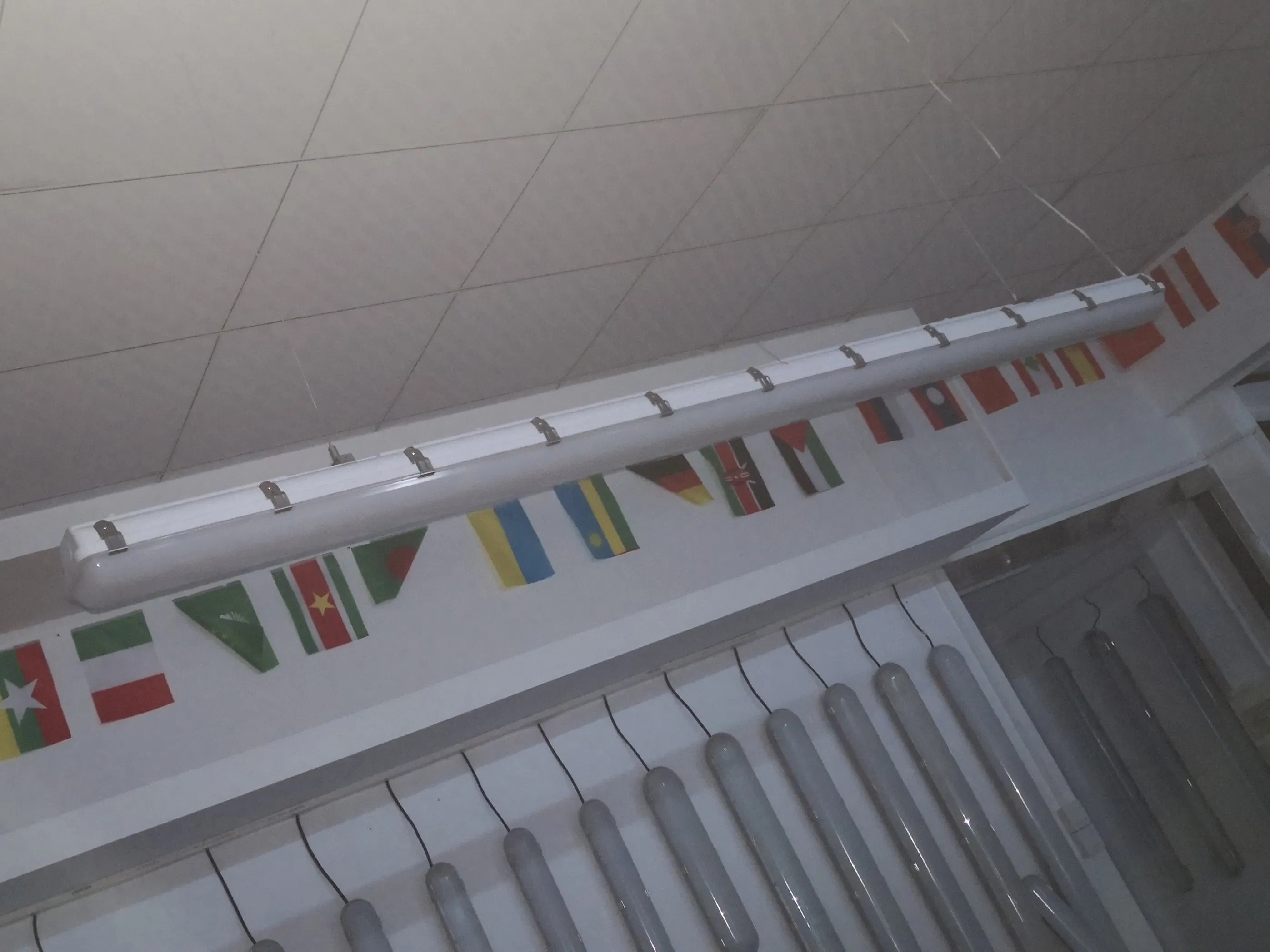 UL Dlc 8FT LED Tri Proof Vapor Light, 150 Lm/W Adjustable Watt Tunable 60W/70W/80W /90W/100W CCT Tunable 3000K/3500K/4000K/5000K/6500K