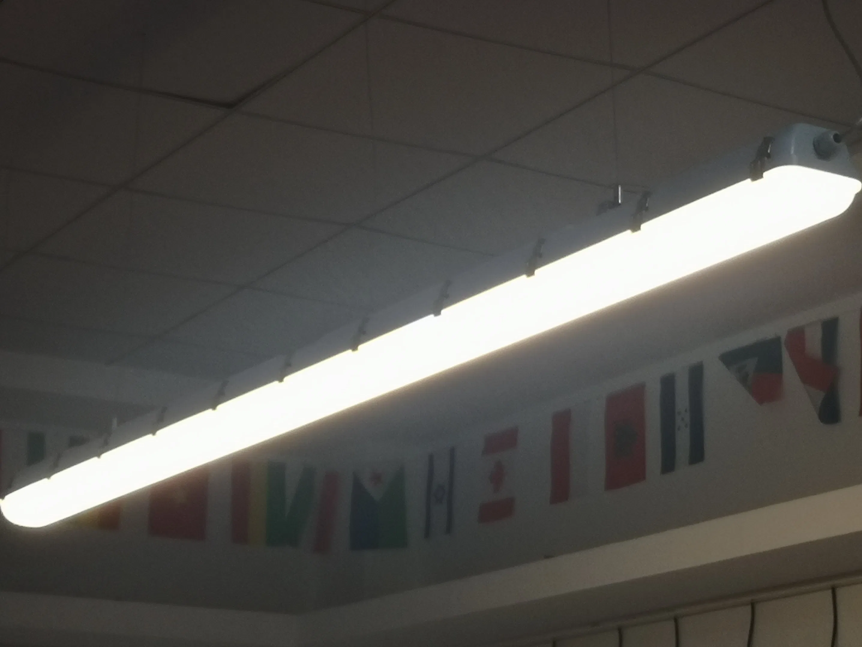 UL Dlc 8FT LED Tri Proof Vapor Light, 150 Lm/W Adjustable Watt Tunable 60W/70W/80W /90W/100W CCT Tunable 3000K/3500K/4000K/5000K/6500K