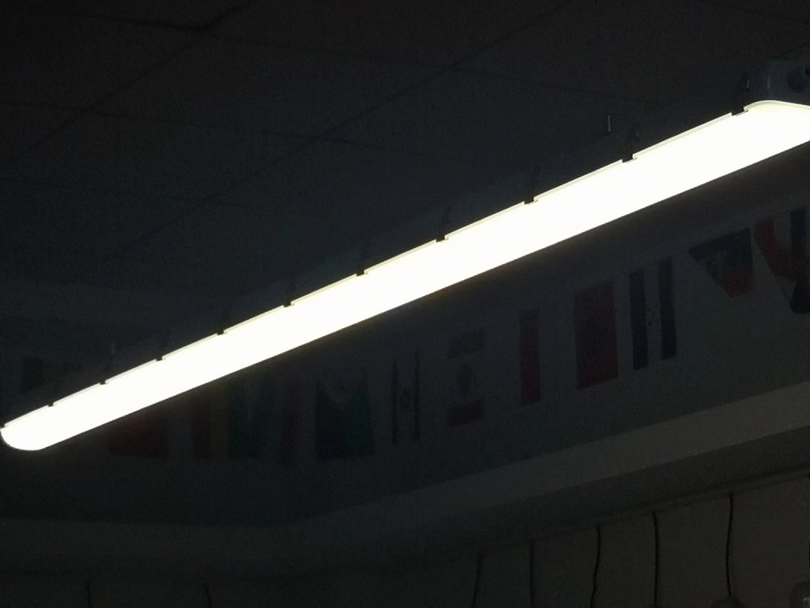 UL Dlc 8FT LED Tri Proof Vapor Light, 150 Lm/W Adjustable Watt Tunable 60W/70W/80W /90W/100W CCT Tunable 3000K/3500K/4000K/5000K/6500K