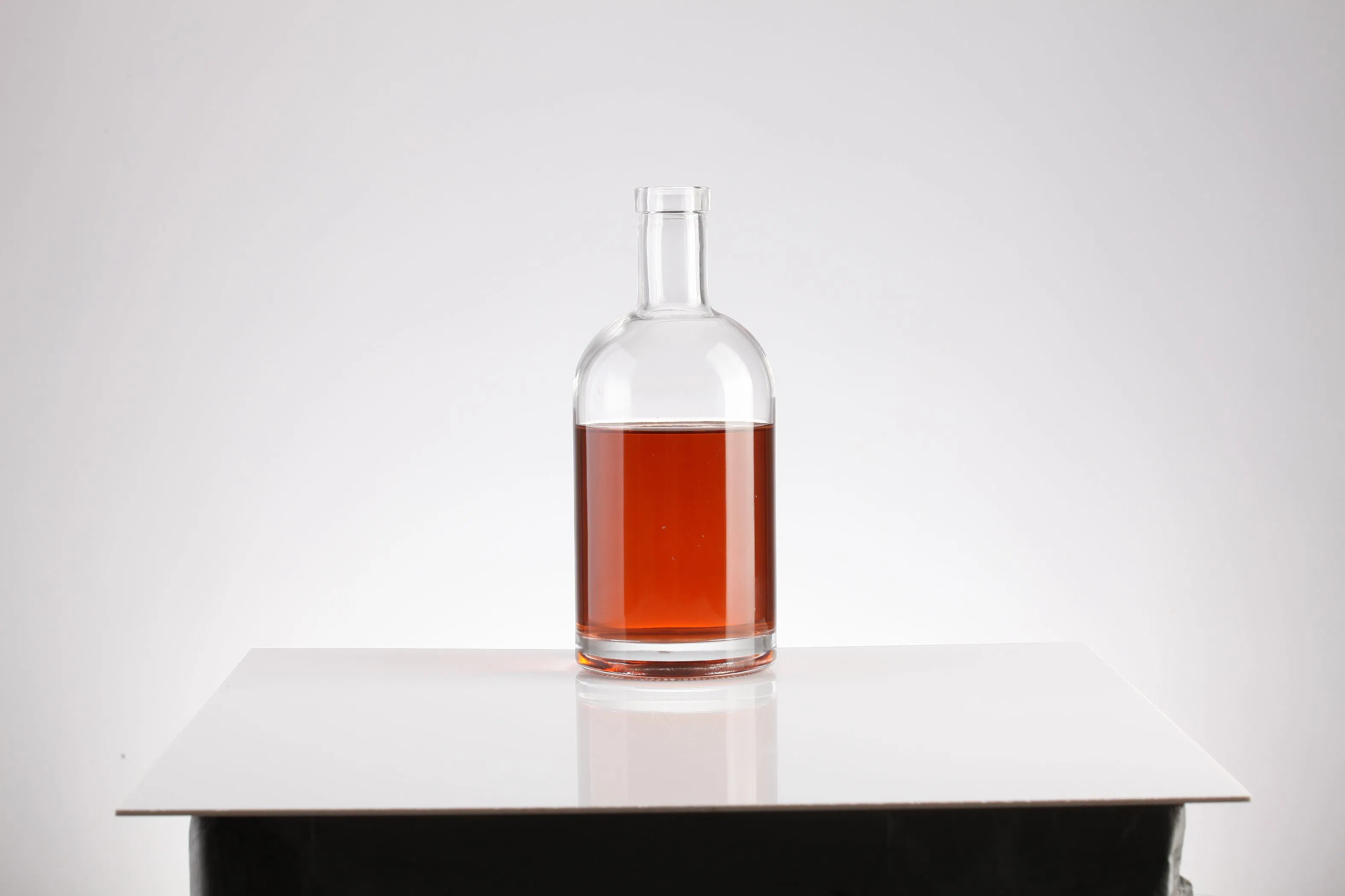 Super Flint High Flint Empty Whiskey Rum Gin Tequila Vodka Brandy Glass Bottles with Corks