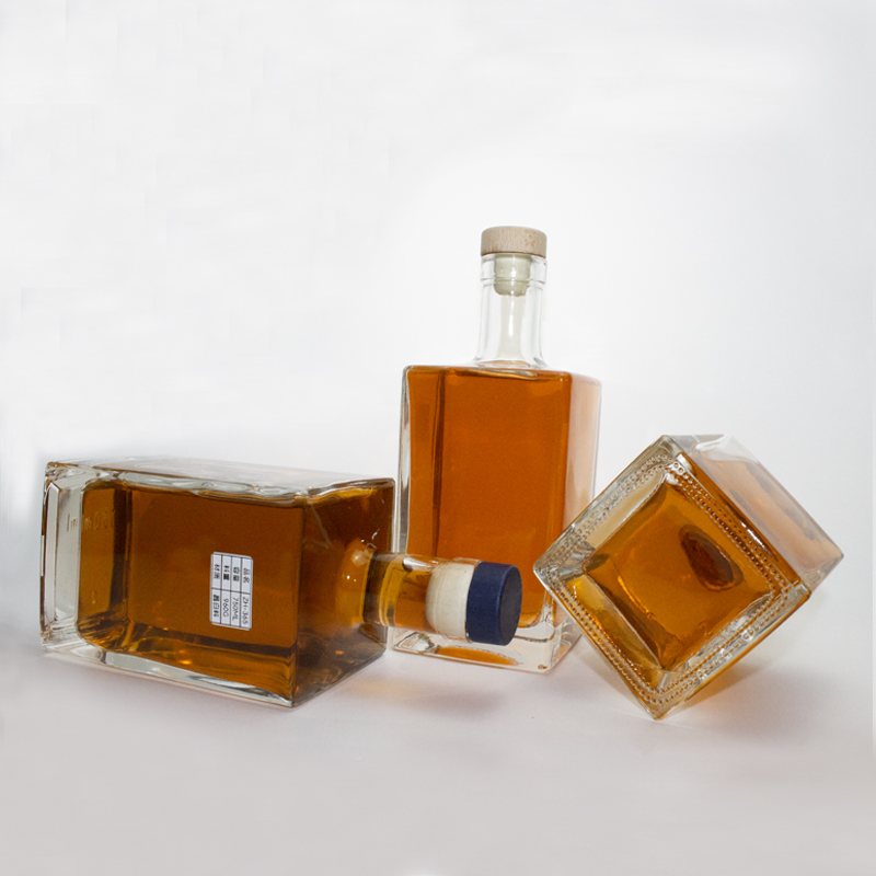 Wholesale Price Luxury 500ml 700ml 750ml Clear Square Whisky Bottle Extra Flint Rum Tequila Whiskey Vodka Liquor Glass Bottle with Printing Logo