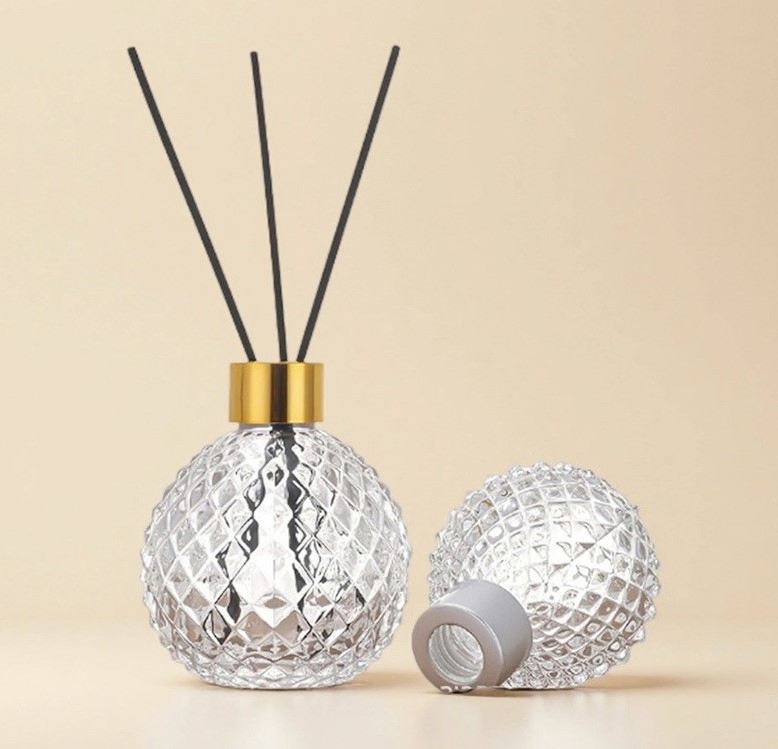 Wholesale 100ml Transparent Spherical Embossed Car Aroma Diffuser Home Decoration Crystal Glass Bottle
