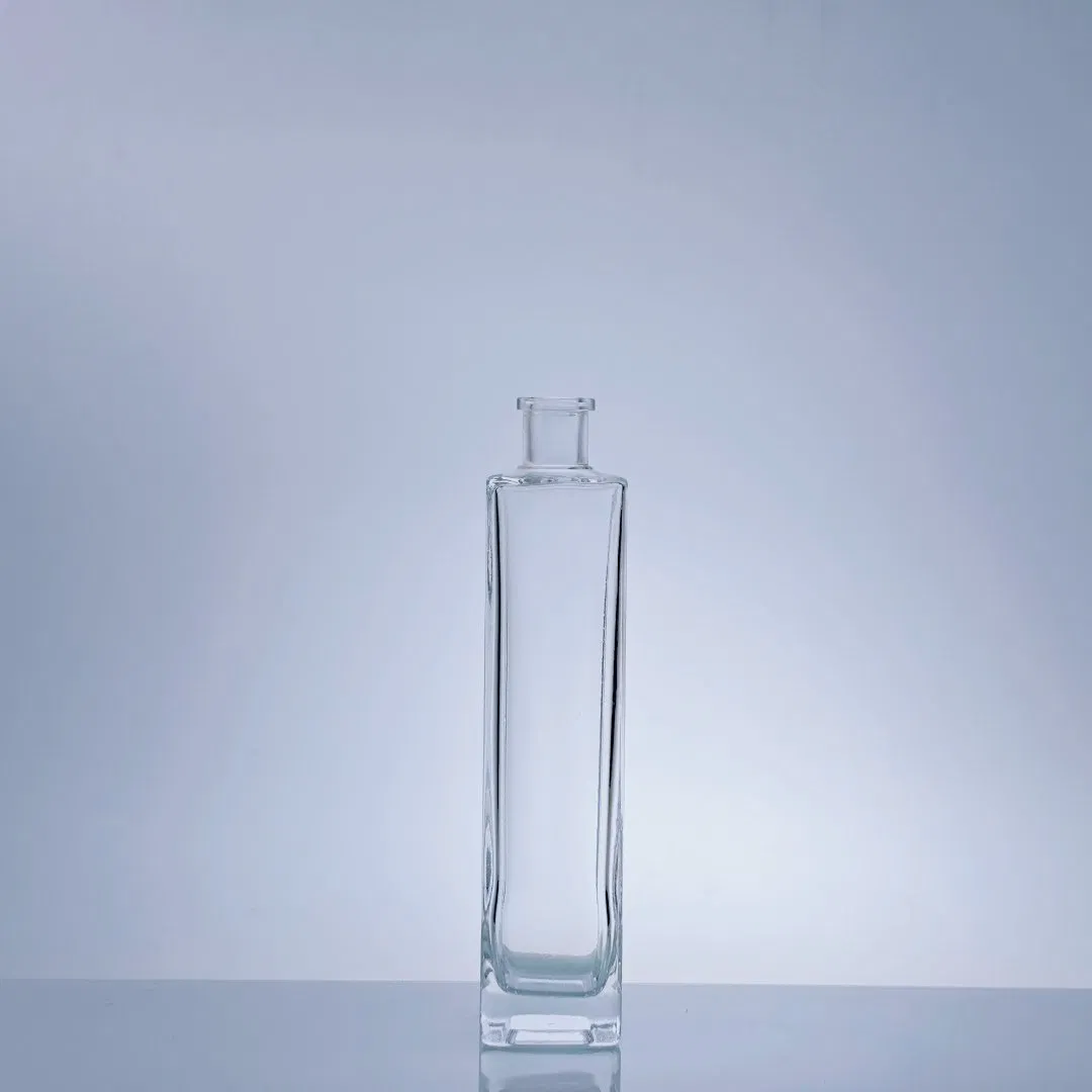 Custom Made Square Glass Bottle Spirit Bottle 500ml Taquila Vodka Glass Bottle with Cork Finish