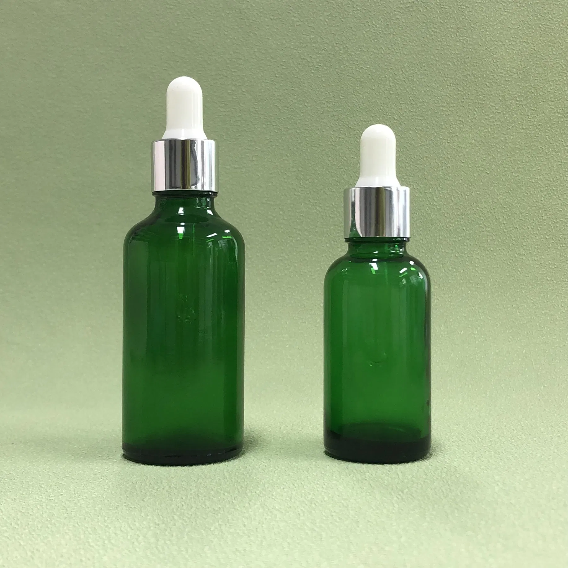 Fashionably Upscale and Lightweight Cosmetic Glass Dropper Bottles