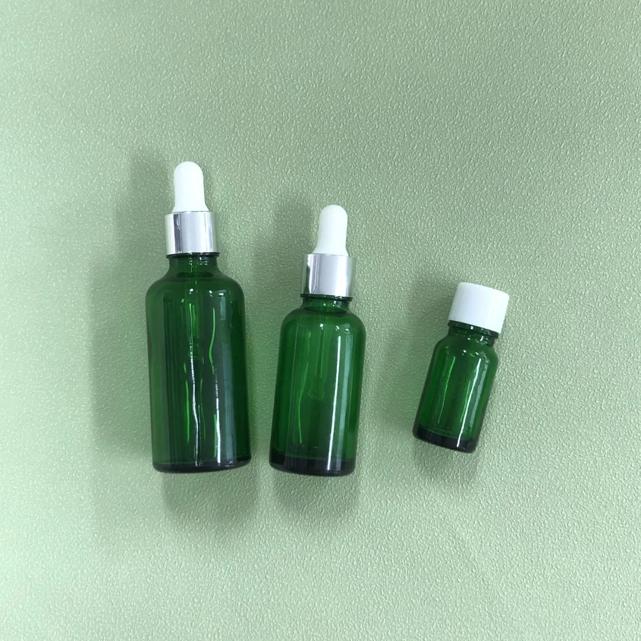 Fashionably Upscale and Lightweight Cosmetic Glass Dropper Bottles