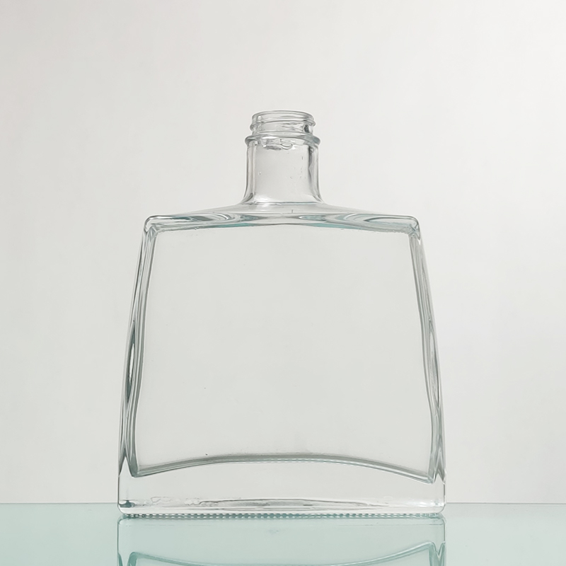 Hot Sale 700ml Spirit Gin Whisky Vodka Brandy Xo Liquor Clear Glass Bottle with Corks