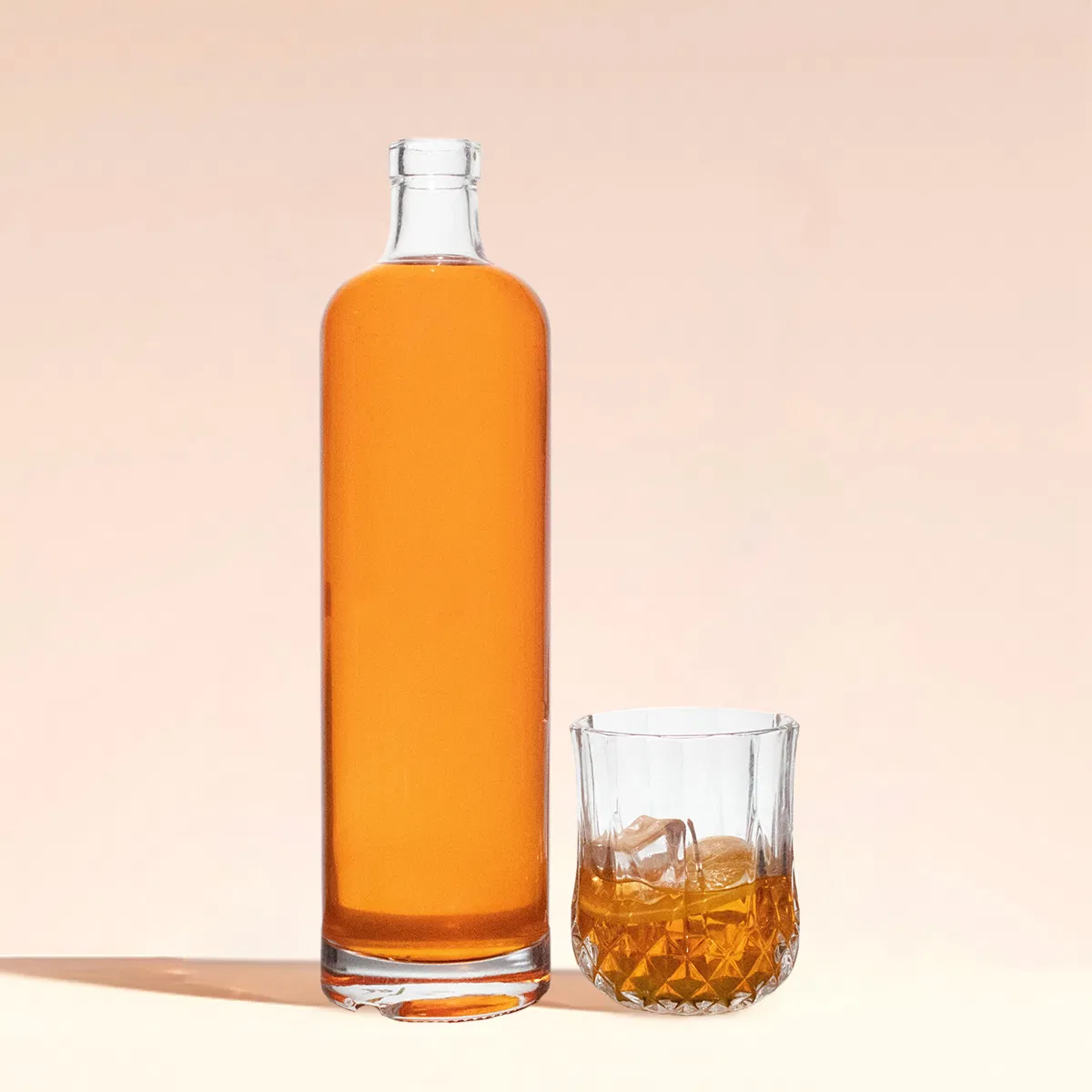 Round Glass Bottle 500ml 750ml Wide Finished Short Neck Vodka Bottle with Cork