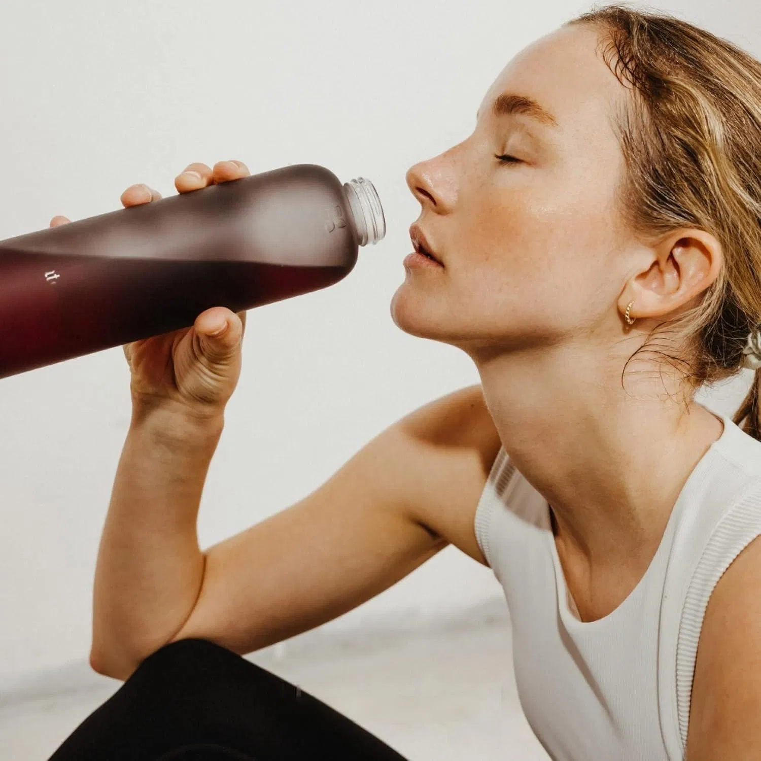 Wholesale OEM ODM Customised 250ml 600 Ml Lightweight Leak-Proof Glass Bottle with Neoprene Case