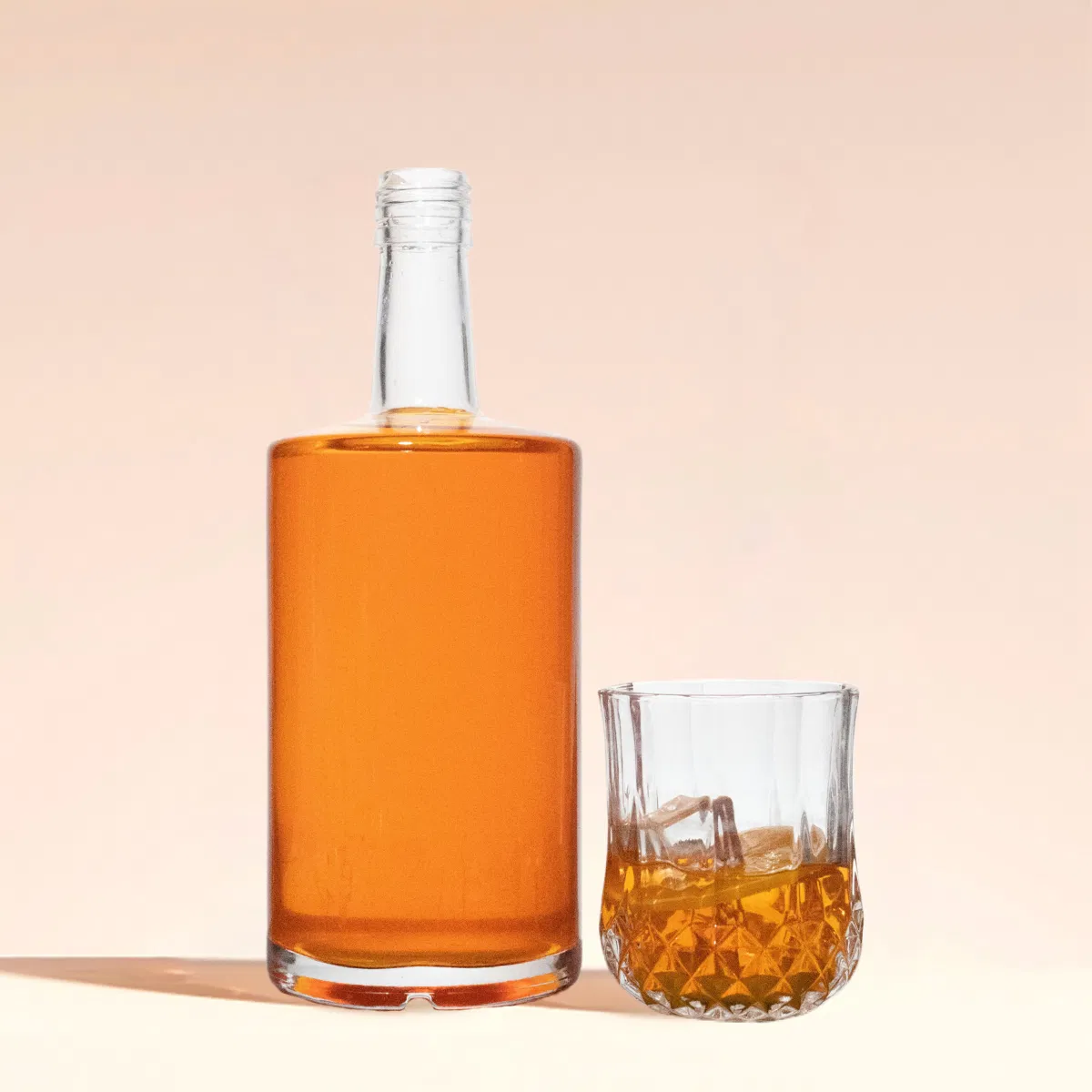 Round Glass Bottle 500ml 750ml Wide Finished Short Neck Vodka Bottle with Cork