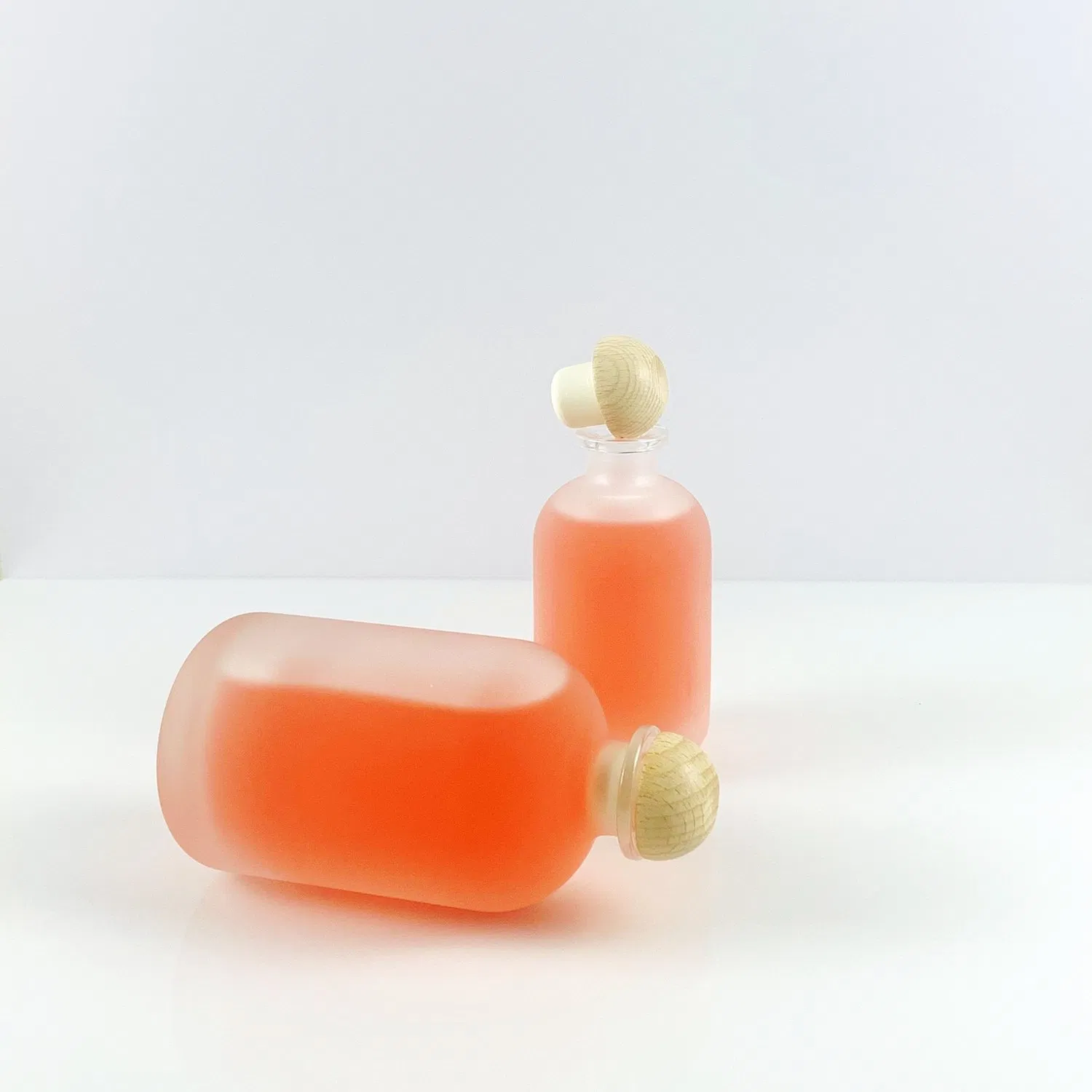 Luxury Empty Round 250ml 375ml 500ml Glass Bottle Beverage for Liquor Juice Wine Vodka with Corks