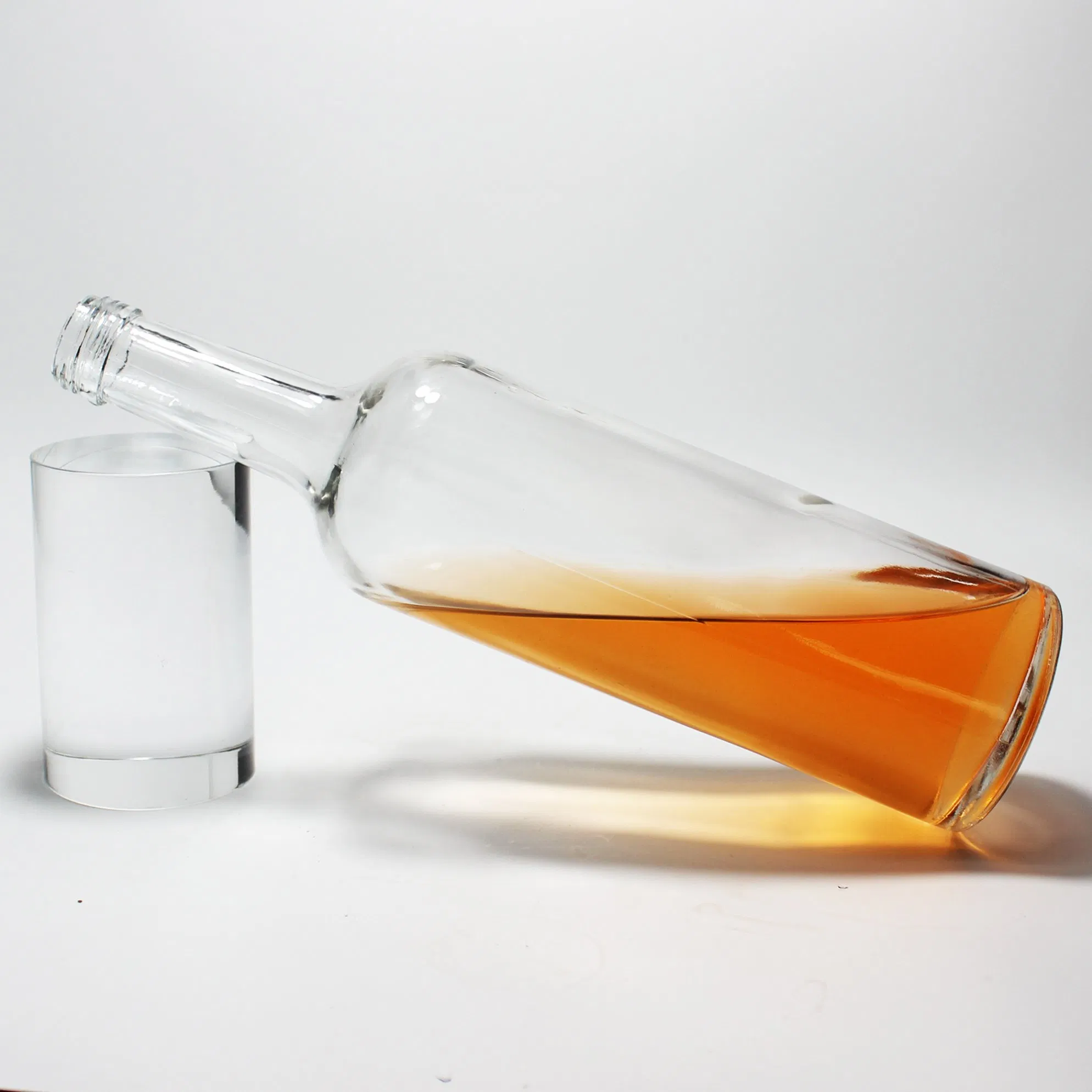 Fashion Hot Sale Customized Whisky Vodka Liquor Spirits Gin Rum Tequila Brandy Xo Mezcal Clear Extra Flint Glass Bottle with Heat Shrink Capsules for Bar