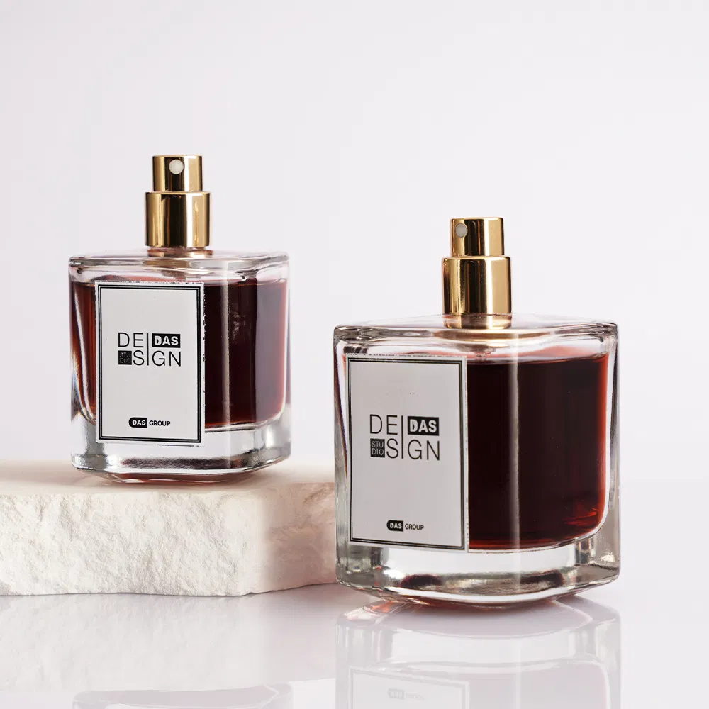 Manufacturer Supply 50ml 100ml Custom Clear Square Glass Perfume Bottle with Natural Brown Wood Lid for Artisanal Cologne