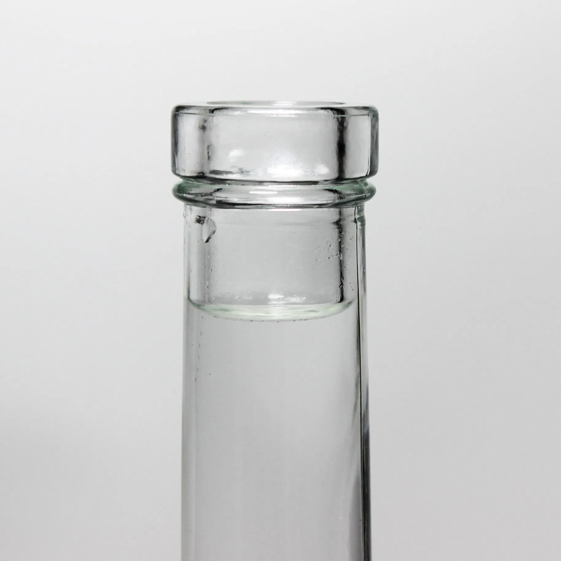 Luxury 750ml Vodka Glass Bottle 700ml 1L Extra Flint Premium Decal Printed Flint Liquor Gin Whisky Rum Gin Tequila Spirits Alcohol Glass Bottle with Cork Cap