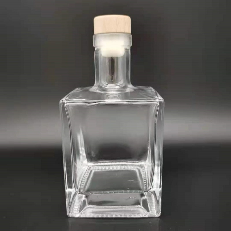 Luxury 500ml Big Volume Empty Square Reed Diffuser Glass Bottle for Fragrance Liquor Wine Whisky