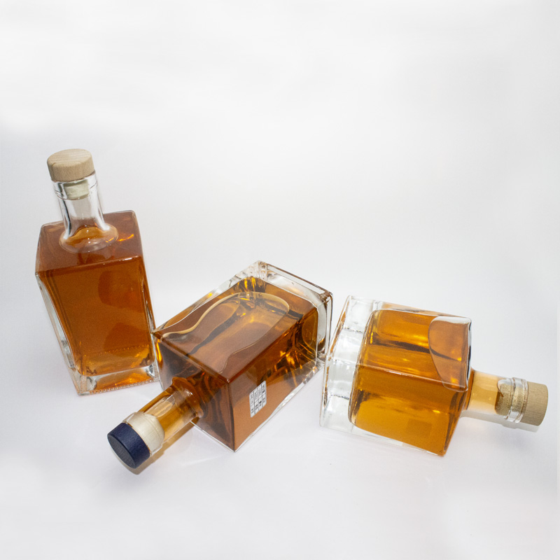 Wholesale Price Luxury 500ml 700ml 750ml Clear Square Whisky Bottle Extra Flint Rum Tequila Whiskey Vodka Liquor Glass Bottle with Printing Logo