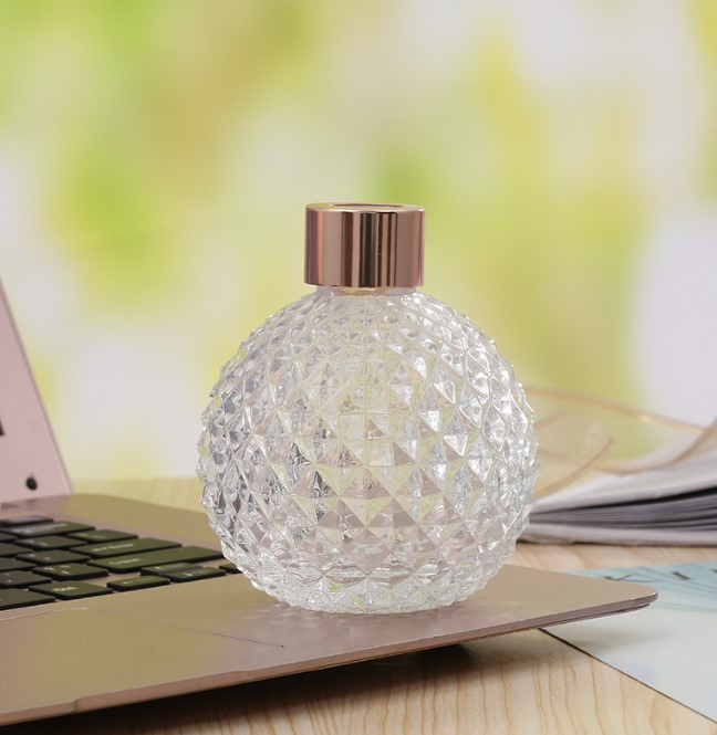 Wholesale 100ml Transparent Spherical Embossed Car Aroma Diffuser Home Decoration Crystal Glass Bottle
