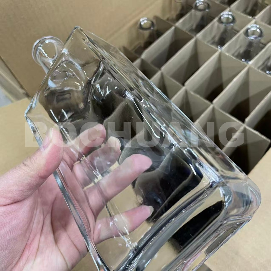 Square Super Flint 500ml 700ml 750ml Glass Spirit Bottle for Whiskey Whisky Decanter Vodka Brandy