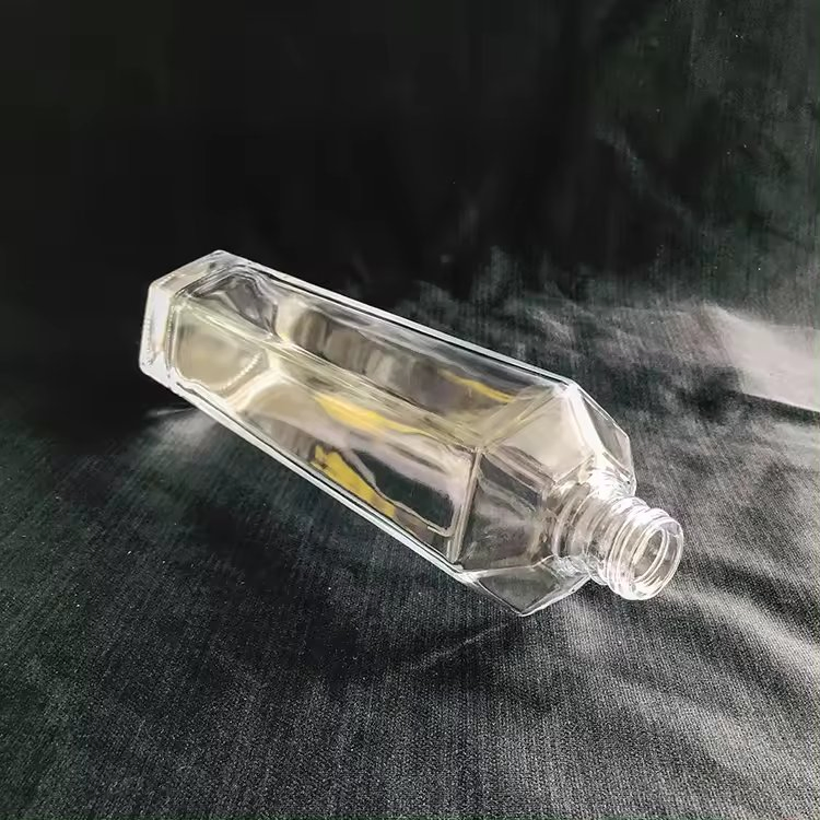 Luxury Like Hexagonal 500ml Square Glass Liquor Bottle