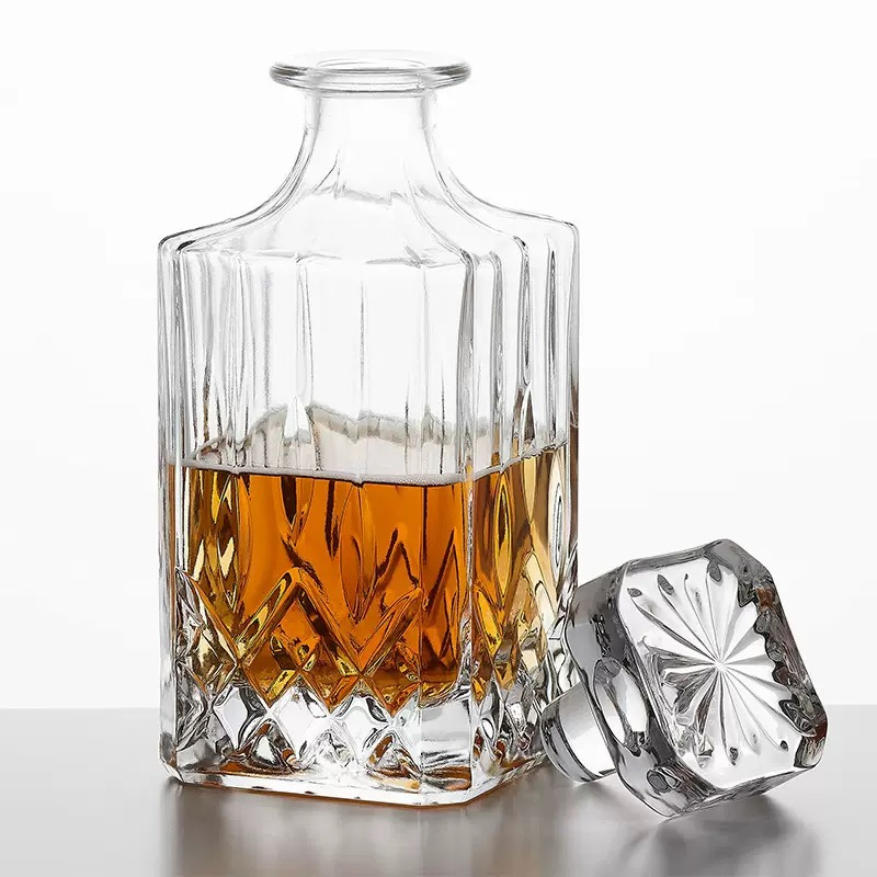 Stylish Embossed 700ml Classic Crystal Flint Glass Whisky Bottle with Glass Cork