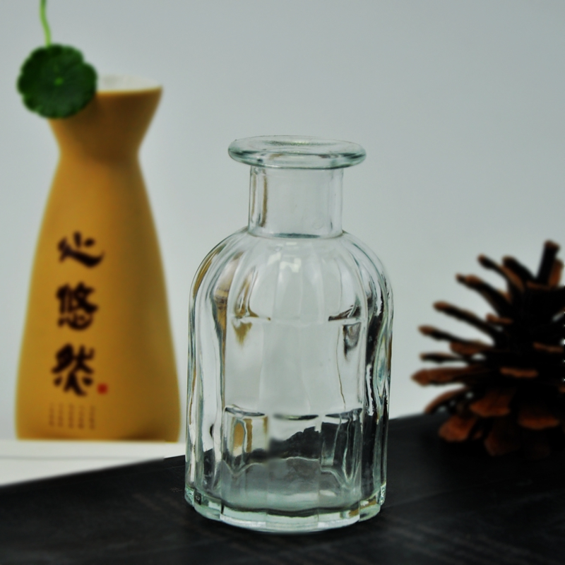 Embossed Round Air Purification Decoration Crystal Glass Aromatherapy Bottle