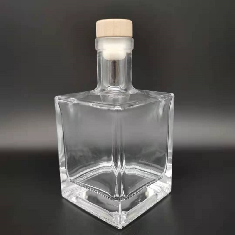 Luxury 500ml Big Volume Empty Square Reed Diffuser Glass Bottle for Fragrance Liquor Wine Whisky