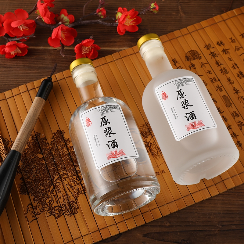 Round Embossed Logo Extra Flint Whiskey Brandy Whisky Rum Spirits 500ml 750ml Glass Bottle with Bottle Finish