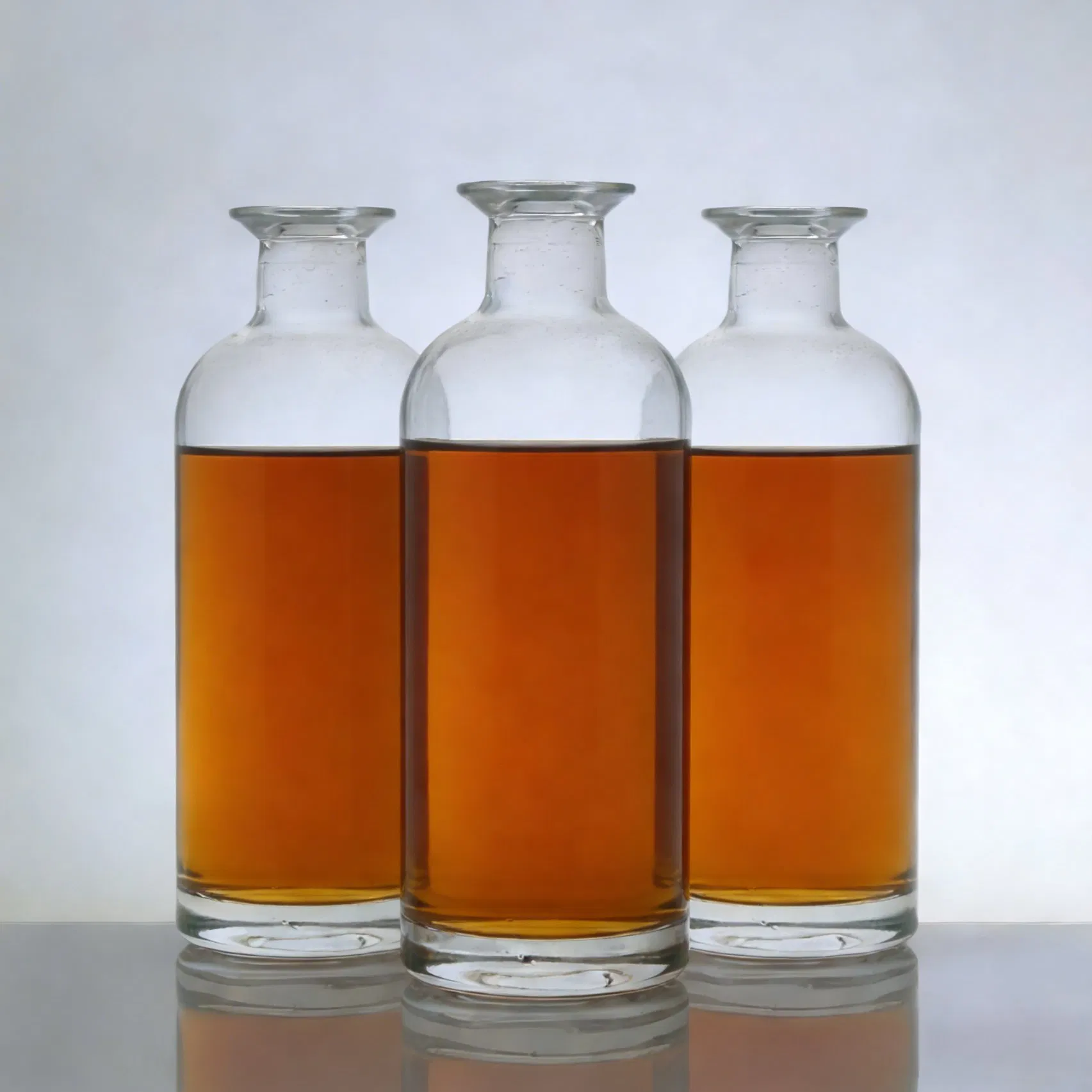 750ml 700ml Glass Round Liquor Bottles for Vodka Gin Whiskey Tequila Rum Mezcal with Cork Finish