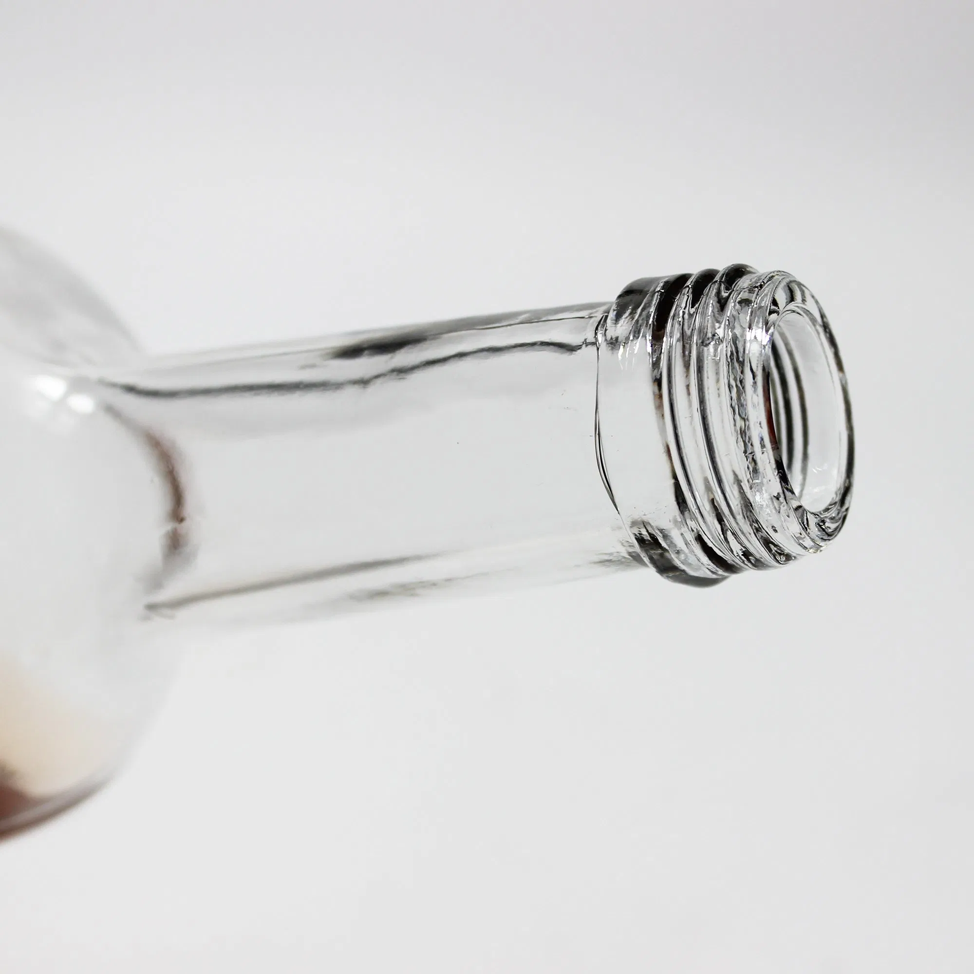 Fashion Hot Sale Customized Whisky Vodka Liquor Spirits Gin Rum Tequila Brandy Xo Mezcal Clear Extra Flint Glass Bottle with Heat Shrink Capsules for Bar