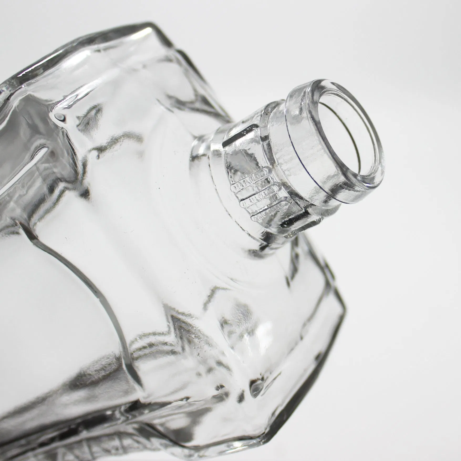 Special Shape High Quality 500ml Spirits Gin Rum Tequila Bottle Super Flint Innovative Liquor Alcohol Glass Bottle with Custom Cap for Gift