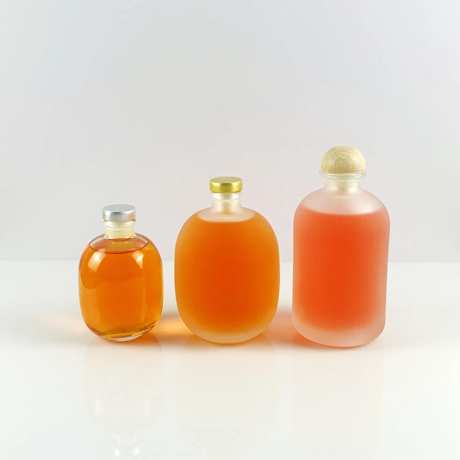 Luxury Empty Round 250ml 375ml 500ml Glass Bottle Beverage for Liquor Juice Wine Vodka with Corks