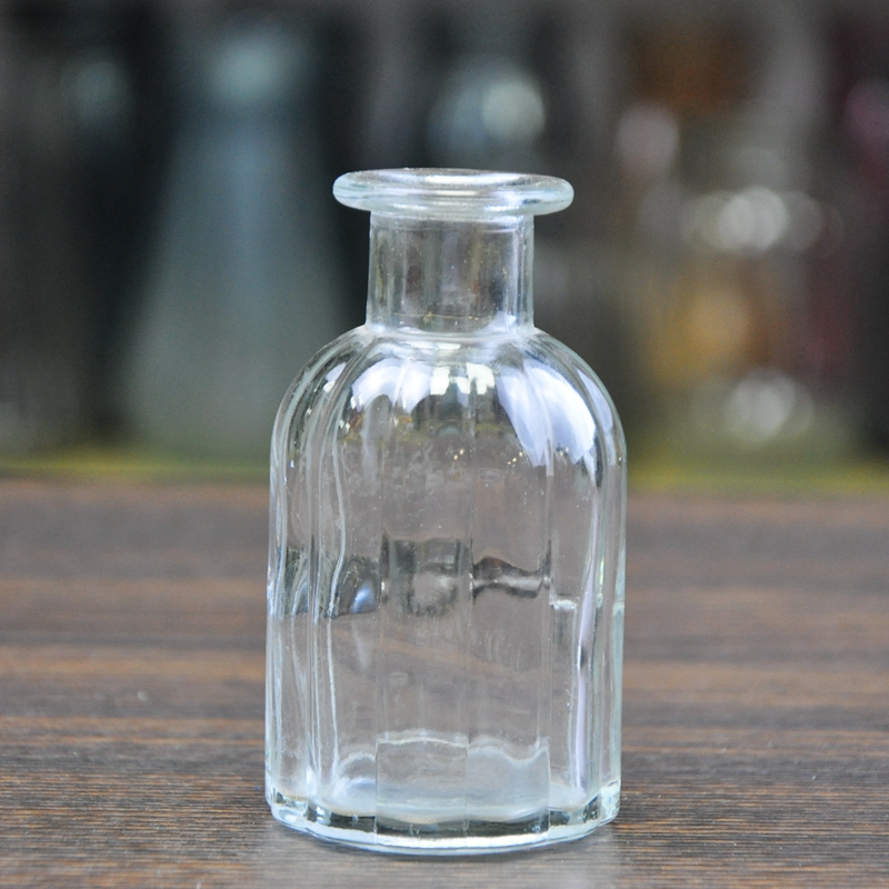 Embossed Round Air Purification Decoration Crystal Glass Aromatherapy Bottle