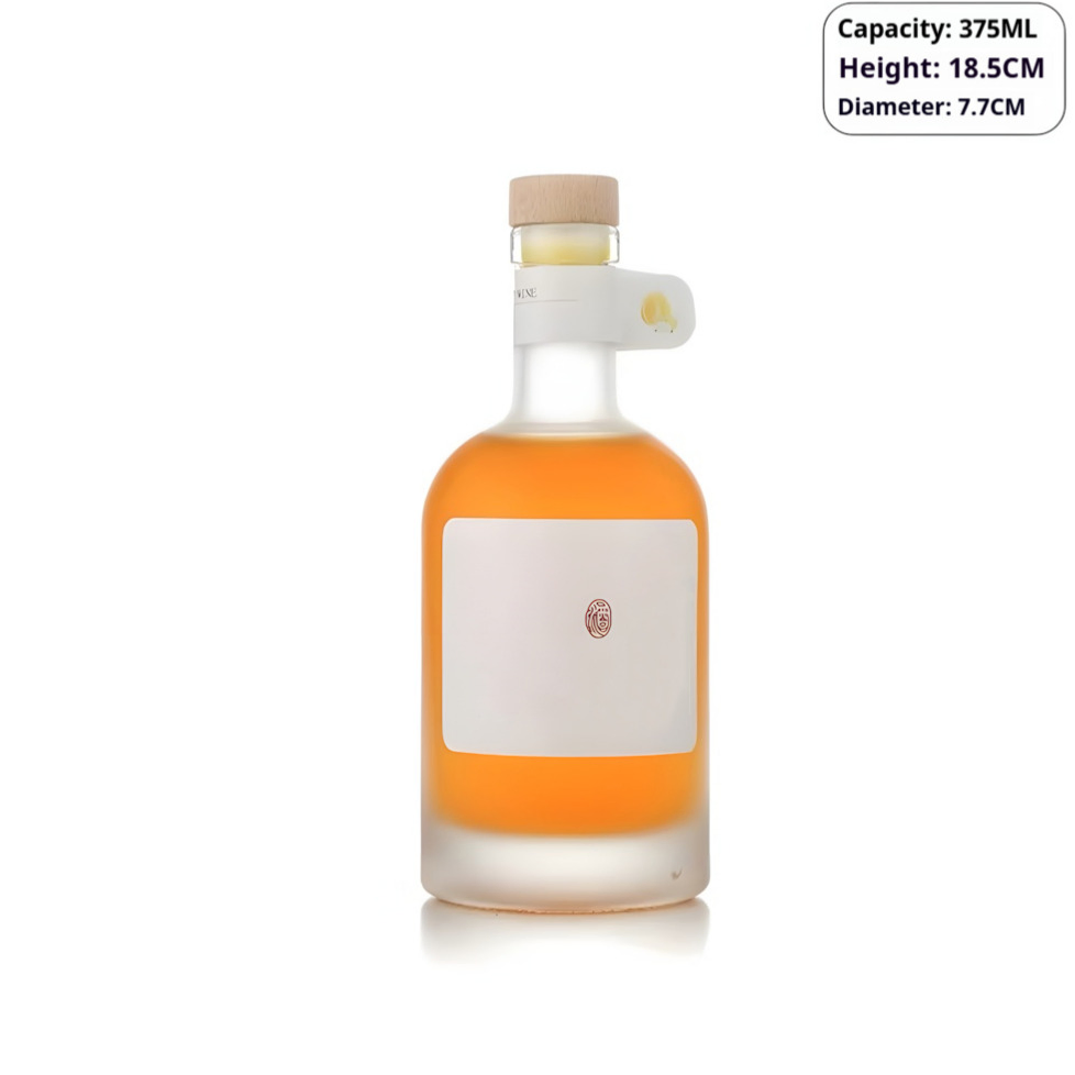 Luxury 500ml Xo Vodka Decanter with Matte Finish Customizable Engraved Glass Whisky Wine Bottle Flat Shape and Screw Crown Cap