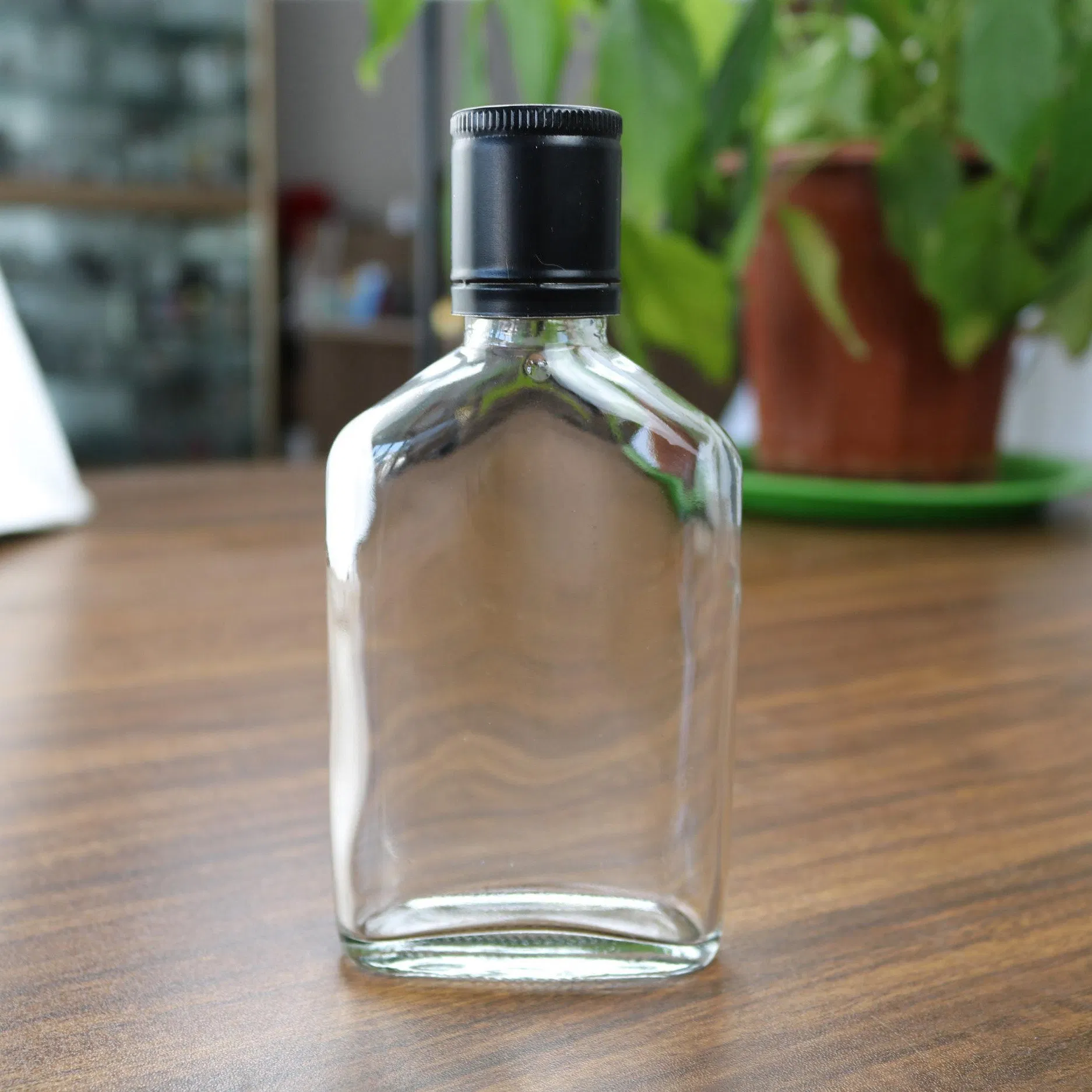 Modern Design Glass Bottle with Wood Grain Finish Screw Cap for Unique Chinese Liquor Brand Presentation
