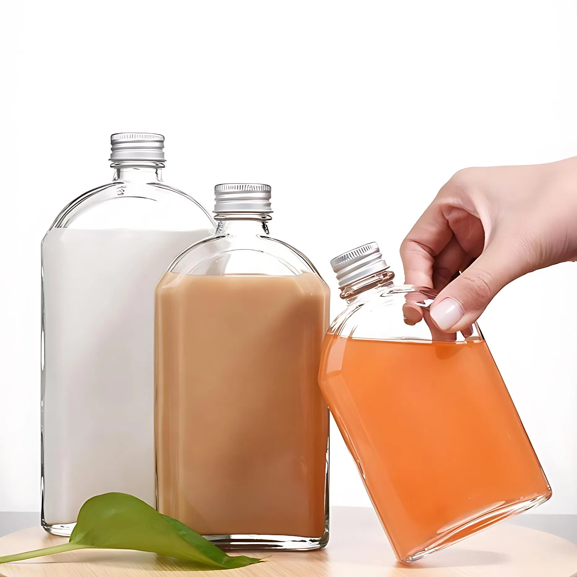 Modern Design Glass Bottle with Wood Grain Finish Screw Cap for Unique Chinese Liquor Brand Presentation