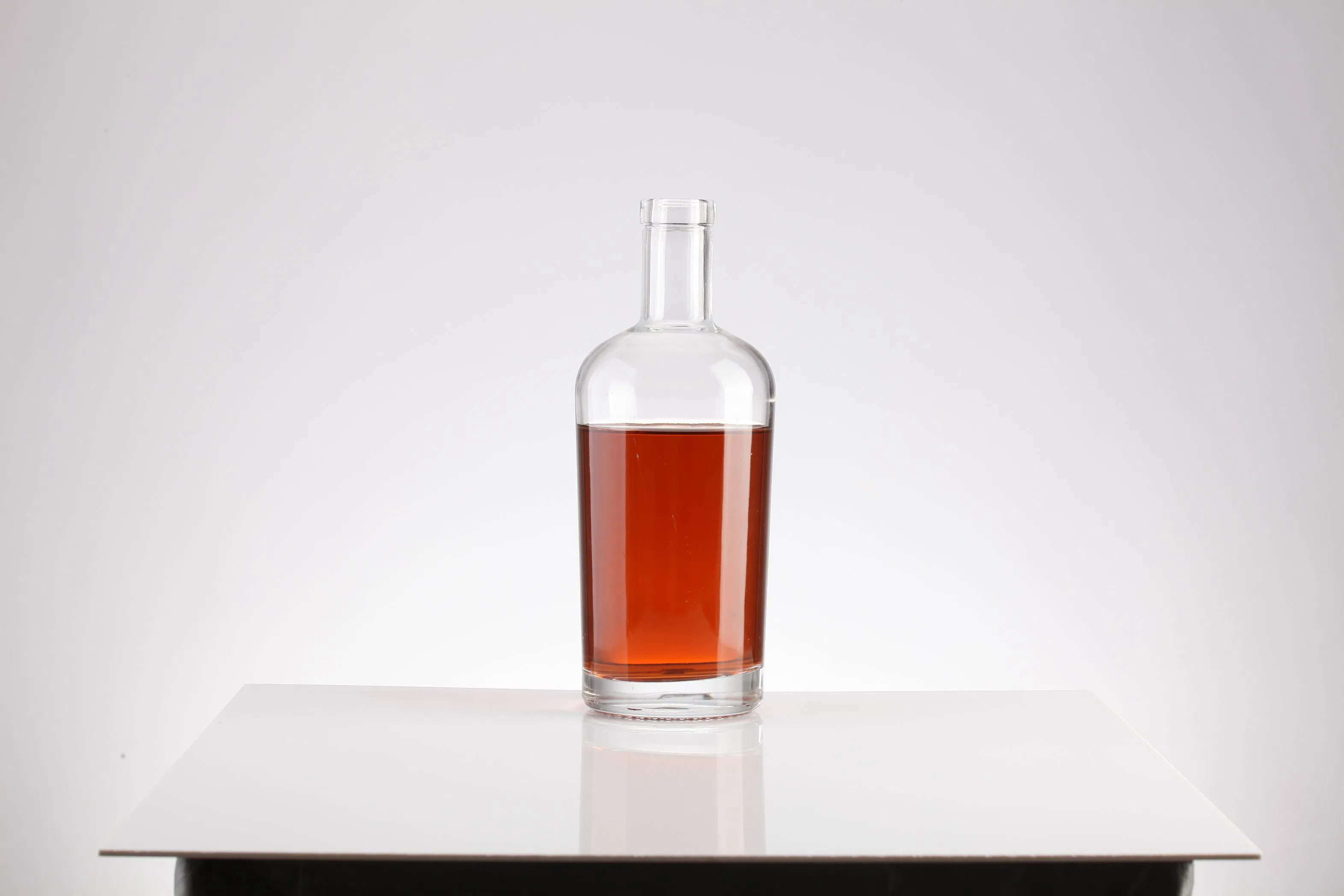 Super Flint High Flint Empty Whiskey Rum Gin Tequila Vodka Brandy Glass Bottles with Corks