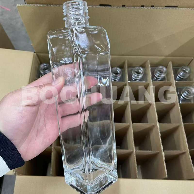 330ml 500ml 700ml 750ml 1000ml Flint Glass Bottles for Sparkling Water Still Water Mineral Water Natural Spring Water Drinking Water