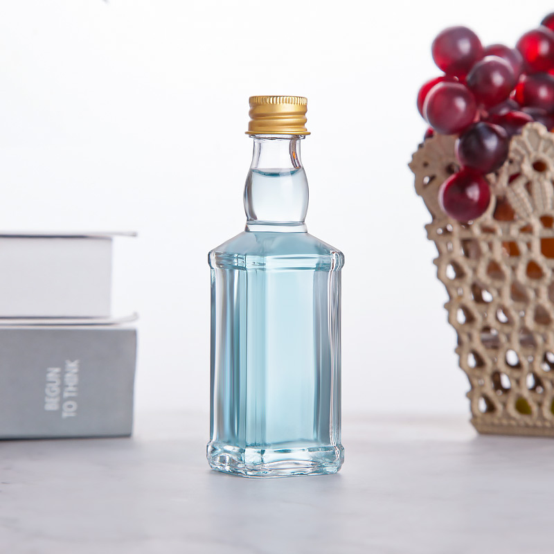 Luxury Premium Glass Spirits Bottle 20ml 30ml 50ml 100ml Mini Rum Whiskey Gin Tequila Bottle for Promotion
