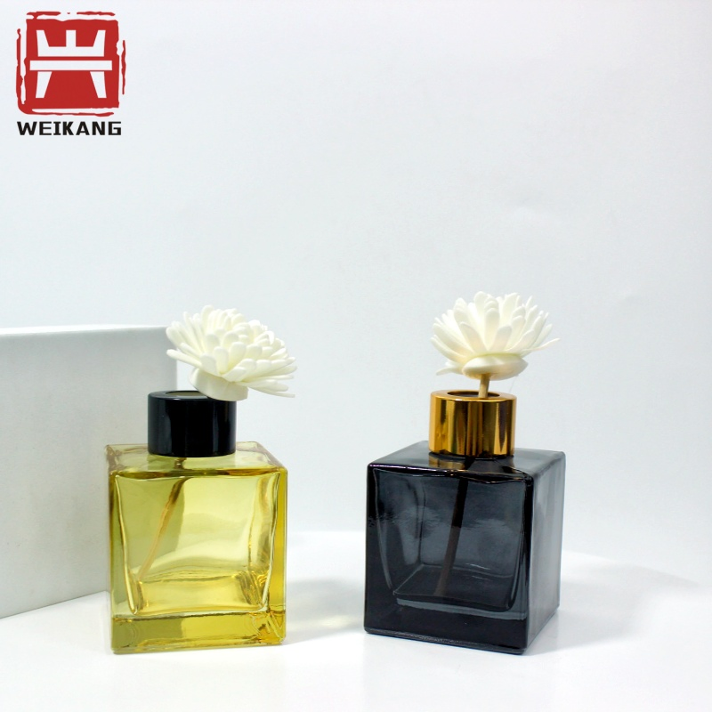 China Factory Colored Glass Reed Diffuser Bottles Square Empty Aroma Diffuser Bottle Wholesale Custom OEM Home Fragrance Glass Bottle Supplier