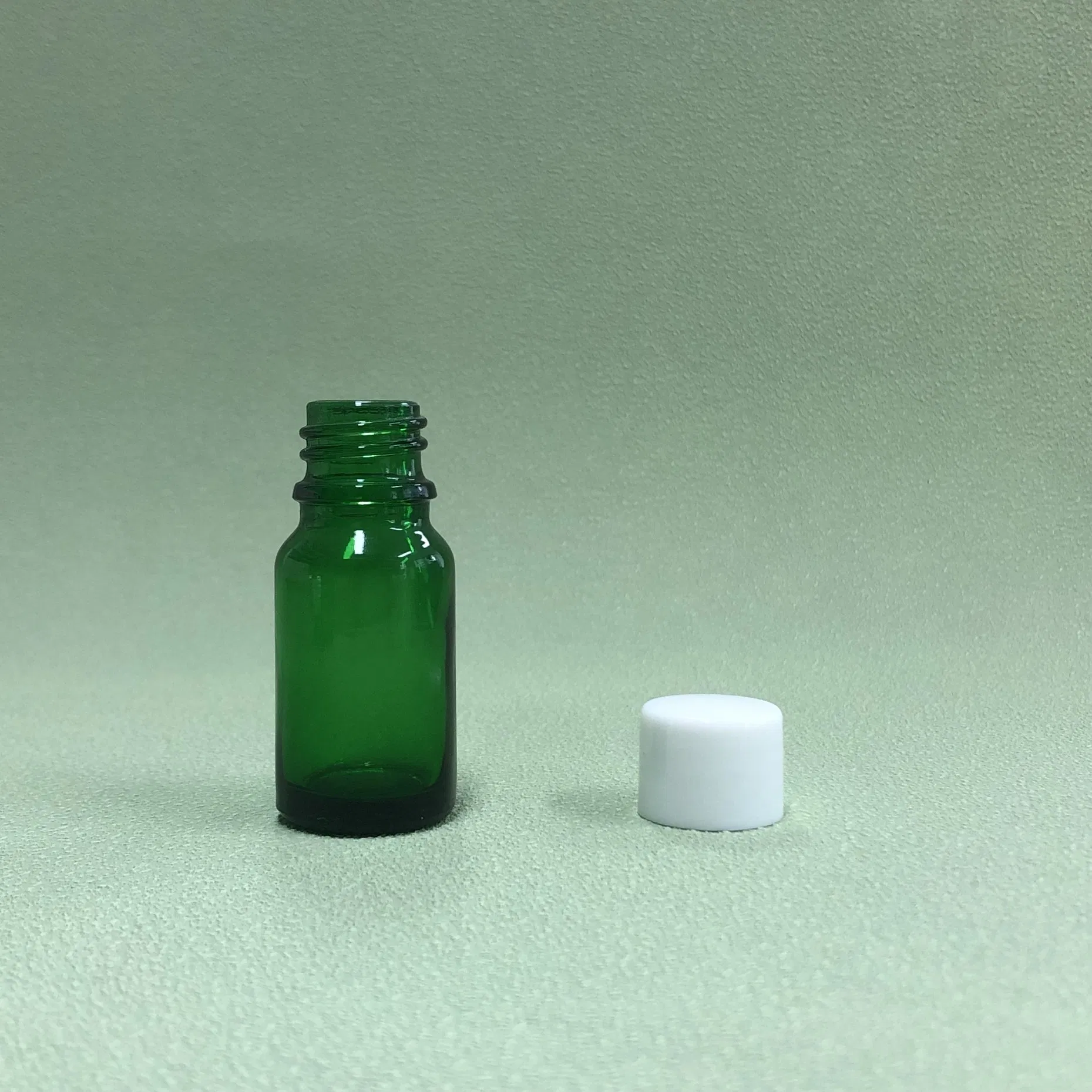 Fashionably Upscale and Lightweight Cosmetic Glass Dropper Bottles