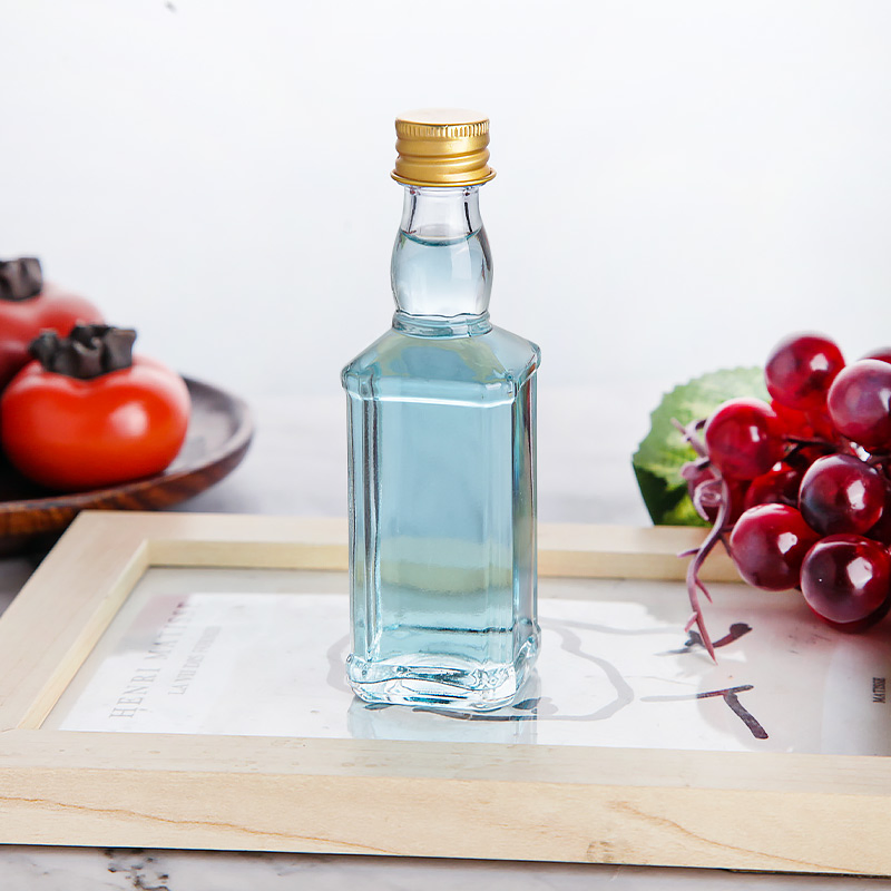Luxury Premium Glass Spirits Bottle 20ml 30ml 50ml 100ml Mini Rum Whiskey Gin Tequila Bottle for Promotion