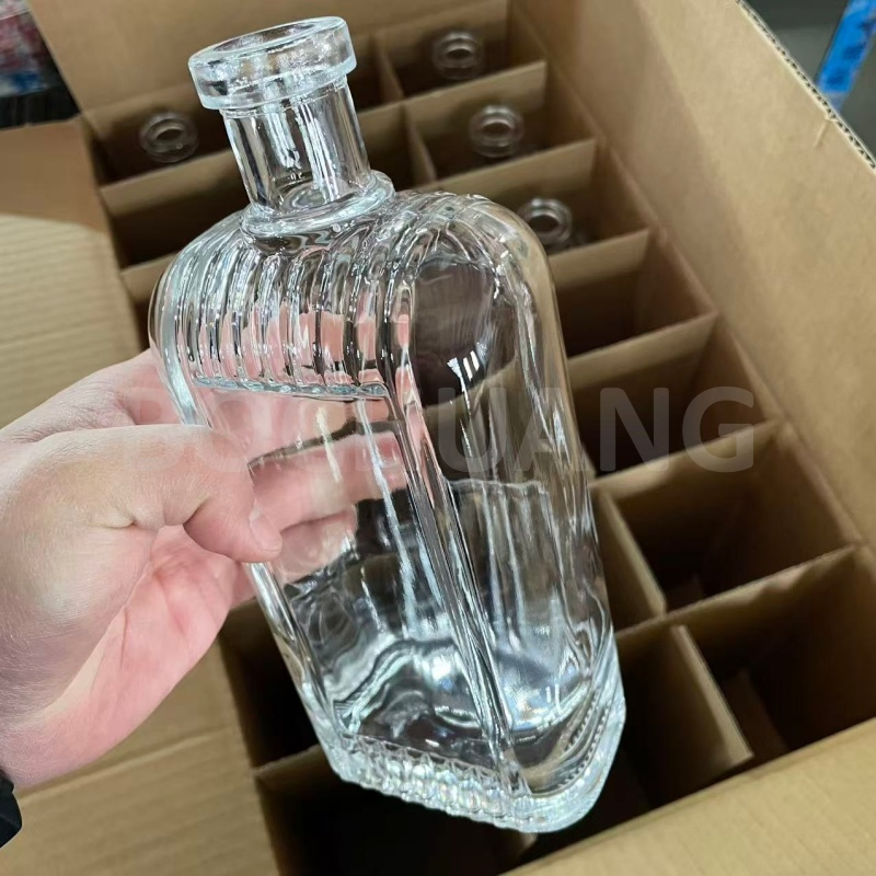 Custom Embossed 500ml 700ml 750ml Clear Square Glass Alcohol Bottle for Spirit Whiskey Vodka Gin Tequila Mezcal Rum Brandy