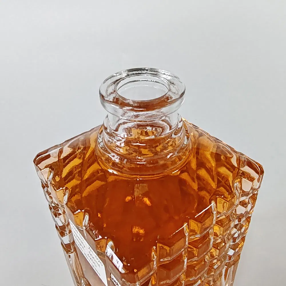 High-Grade Luxury Premium 500ml Whisky Brandy Xo Bottle Decanter Embossed Exclusive High-End Tequila Liquor Spirits Glass Bottle for Party