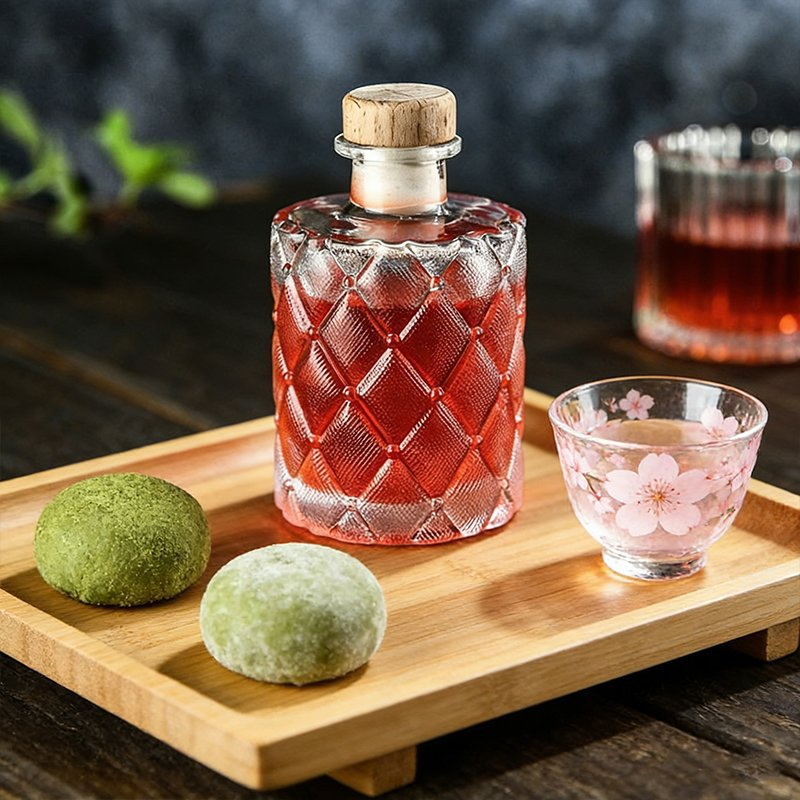 Factory Wholesale Clear Embossed Glass Craft Spirits Bottles with Wood Cork Stopper