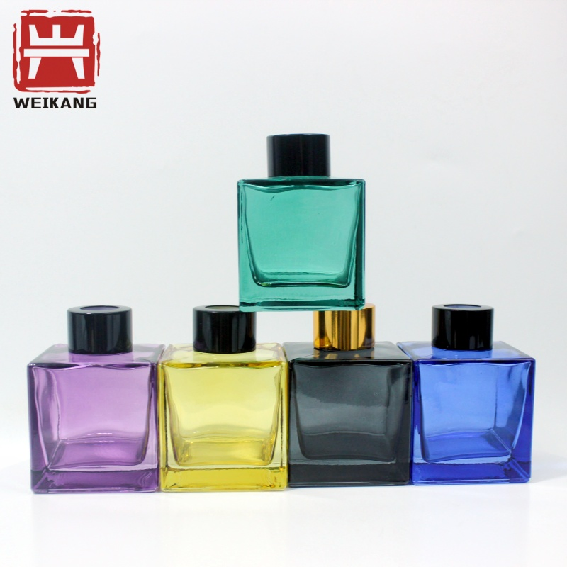 China Factory Colored Glass Reed Diffuser Bottles Square Empty Aroma Diffuser Bottle Wholesale Custom OEM Home Fragrance Glass Bottle Supplier