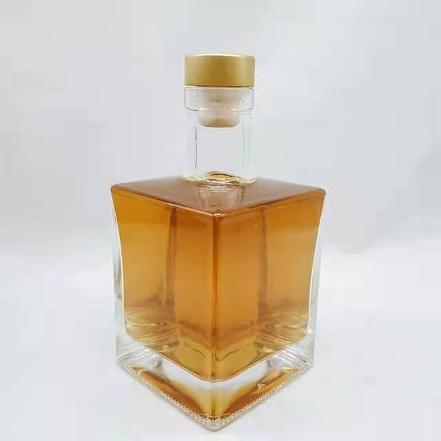 Luxury 500ml Big Volume Empty Square Reed Diffuser Glass Bottle for Fragrance Liquor Wine Whisky