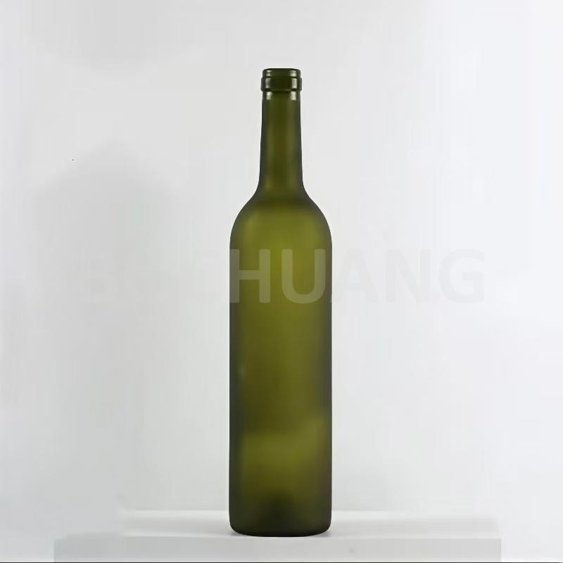 Wholesale 750ml Antique Green Glass Container Standard Bordeaux Glass Red Wine Bottle with Cork Finish